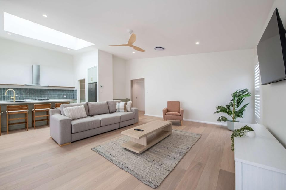TV and multimedia, Kitchen or kitchenette, Living room