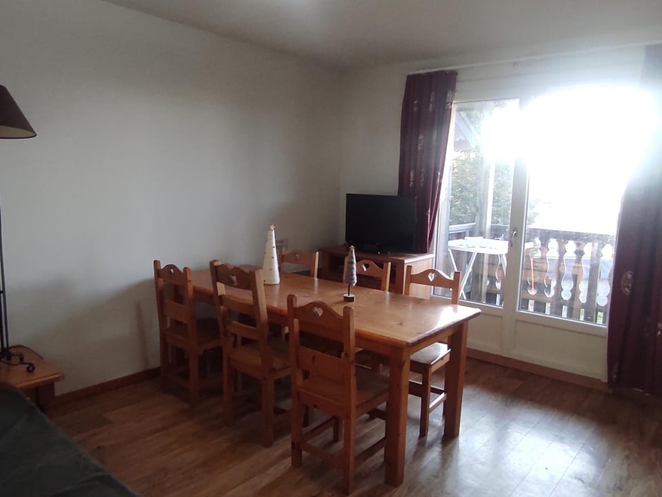 Appartement 5 Pers. avec Piscine à Super-Besse - FR-1-814-175 Apartment in Besse-et-Saint-Anastaise