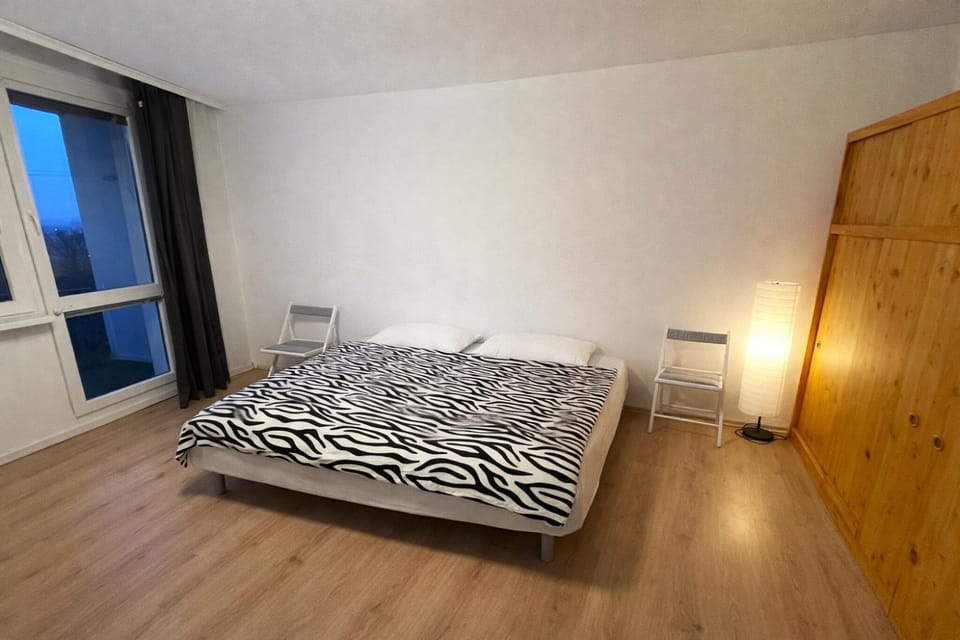 Bed, Photo of the whole room, Bedroom, wardrobe