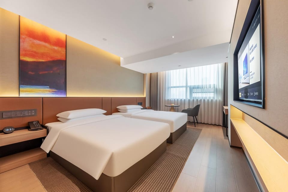 Bed, TV and multimedia, Photo of the whole room, Bedroom