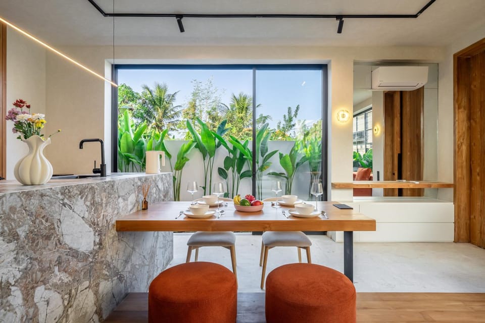 Dining area, kitchen
