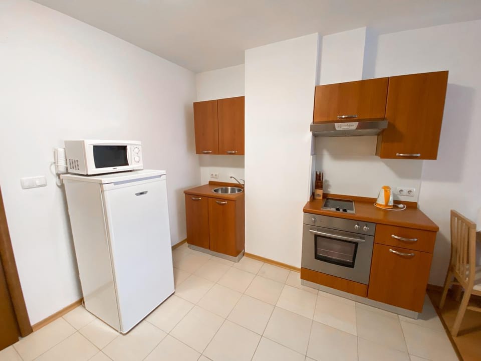Kitchen or kitchenette, dishwasher, oven, pet friendly, stove, toaster