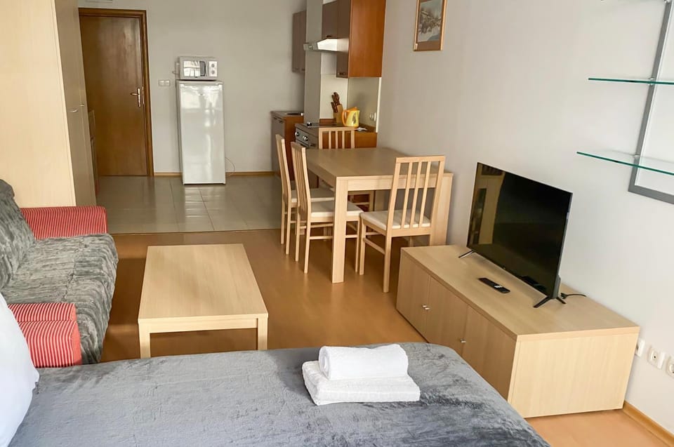 TV and multimedia, Kitchen or kitchenette, Dining area, pet friendly, stove