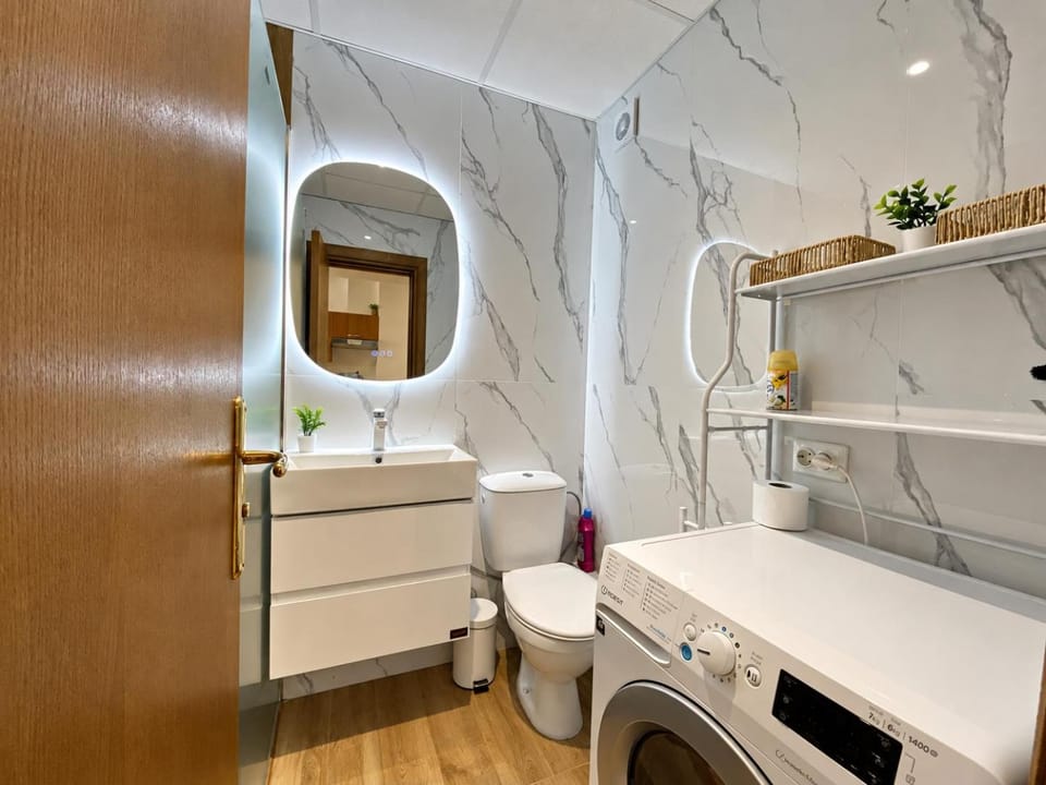 Toilet, Bathroom, towels, washing machine