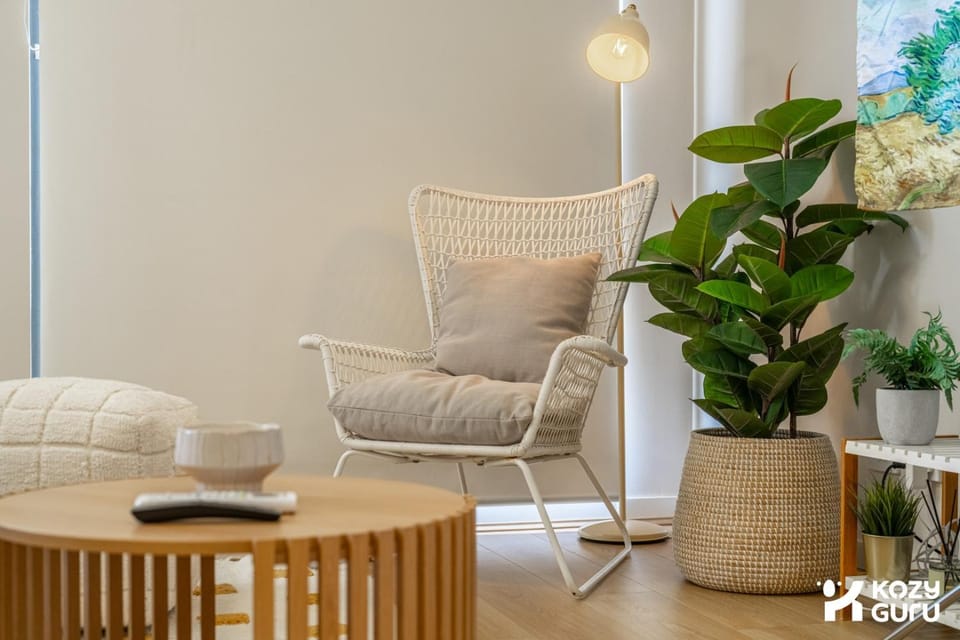 KozyGuru | Zetland | Effortless Inner-City Living Apartment in Kensington