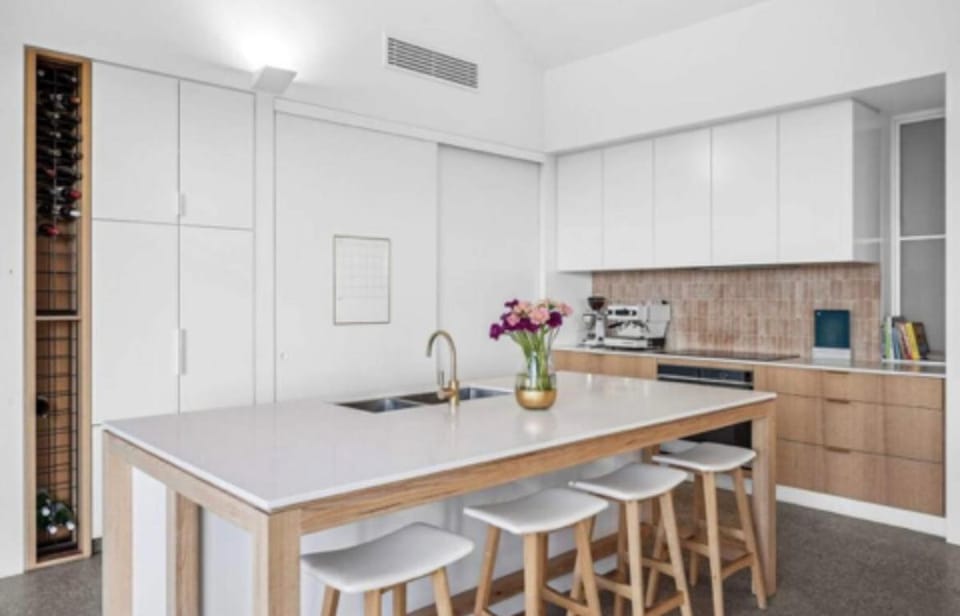 Coffee/tea facilities, Kitchen or kitchenette, oven, stove, toaster