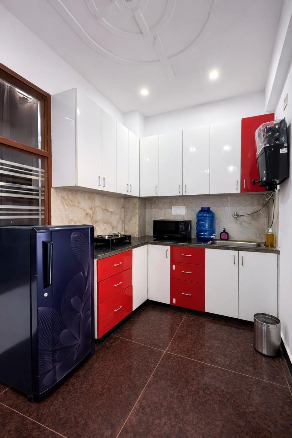 Modern Studio Room with Kitchen near Sec 62 Noida Apartment in Noida