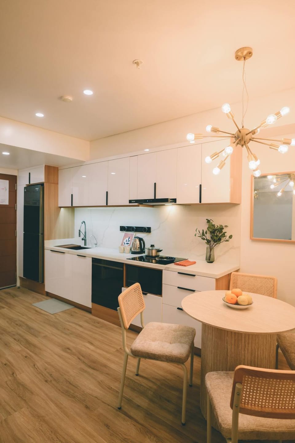 Kitchen or kitchenette, Dining area, stove