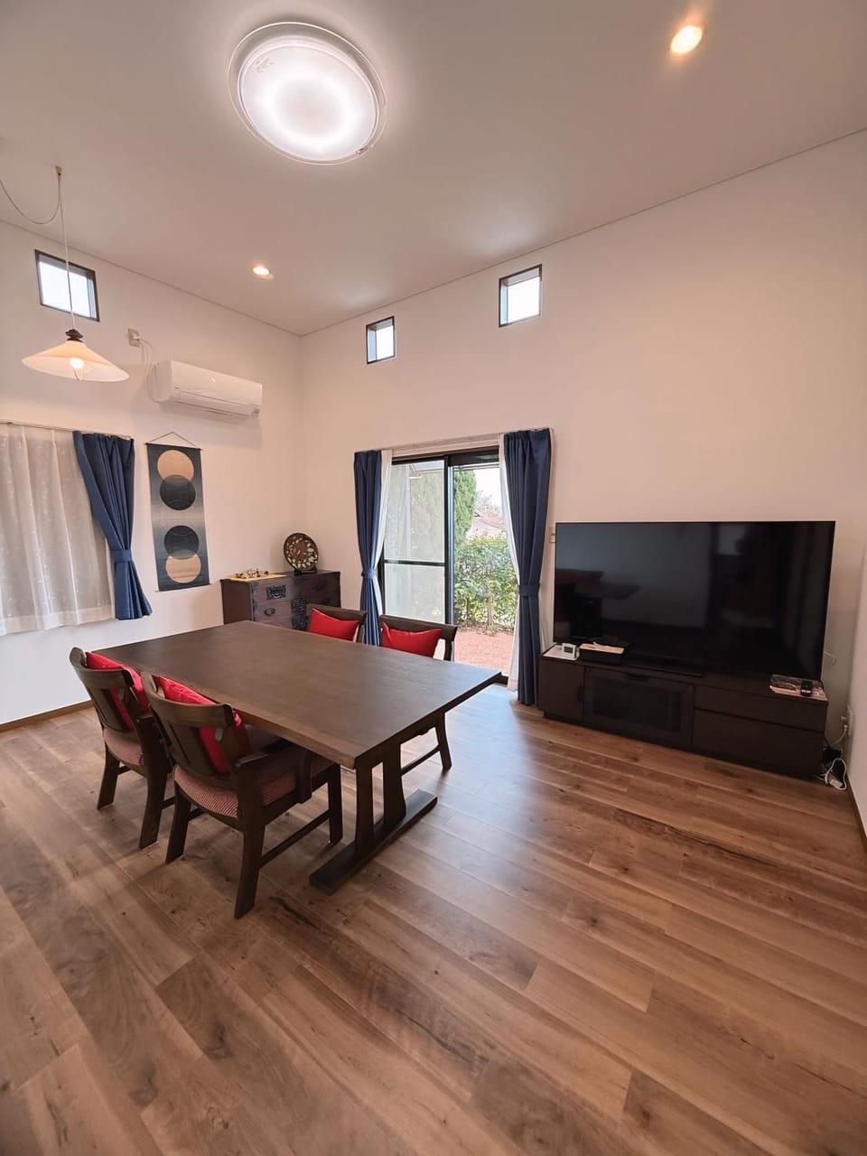 Living room, Dining area
