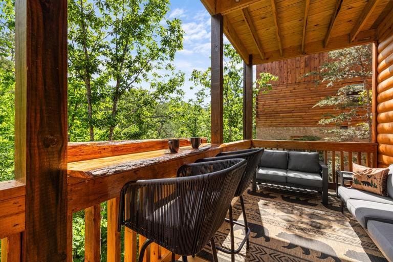Indoor Pool & HotTub - Mins to Downtown- Sleeps 10 House in Pigeon Forge