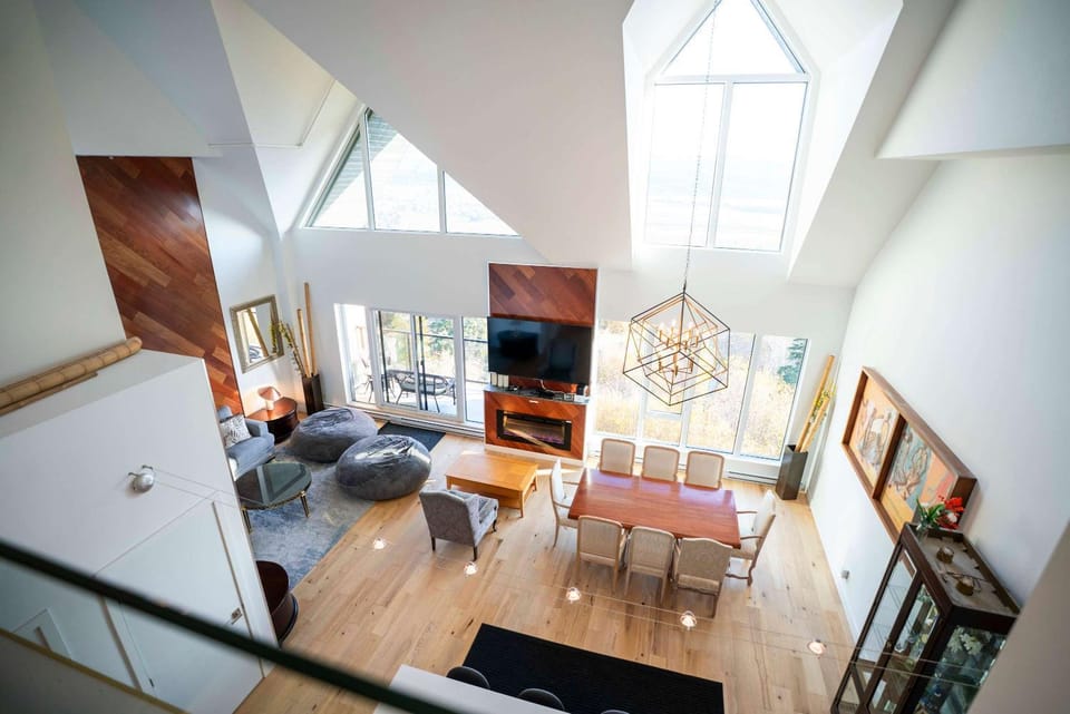 408 - Modern Condo - Pool & Panoramic View Apartment in Baie-Saint-Paul
