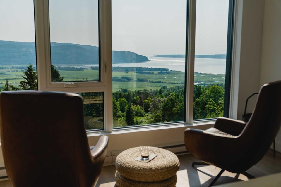 411 - Luxury Condo - Incredible View & Pool Apartment in Baie-Saint-Paul