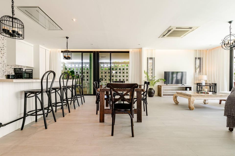 Living room, Dining area