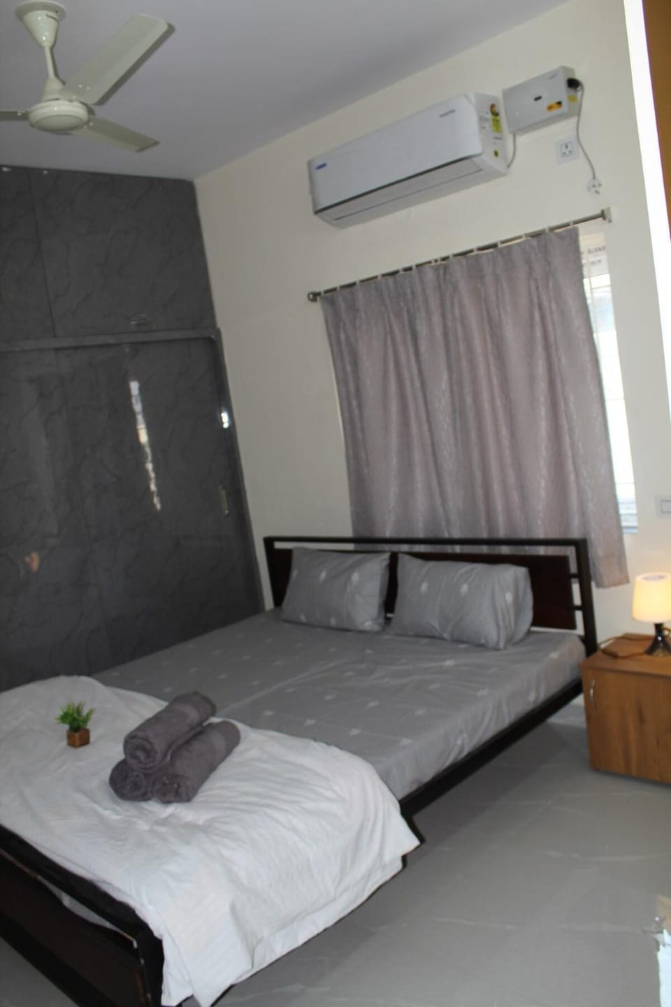 Bed, Bedroom, air conditioner