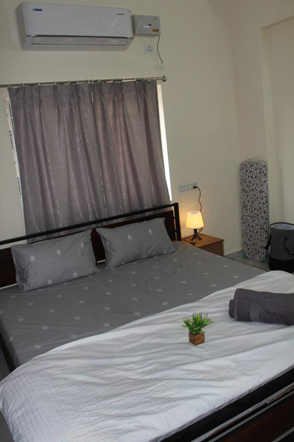 Bed, Photo of the whole room