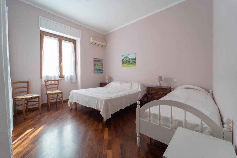 Bed, Photo of the whole room, Bedroom, air conditioner