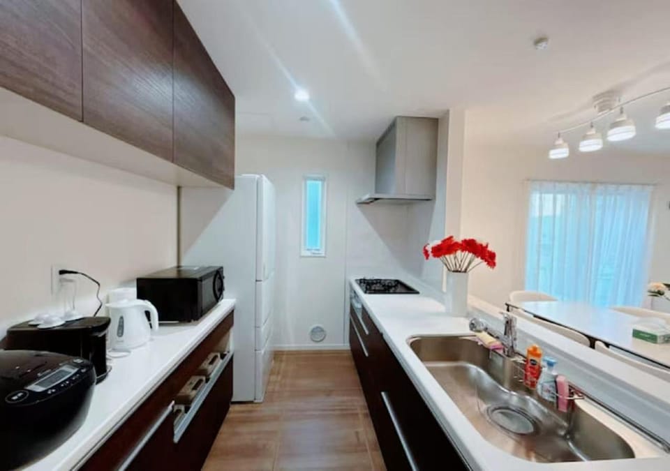 Kitchen or kitchenette, Other, microwave, stove