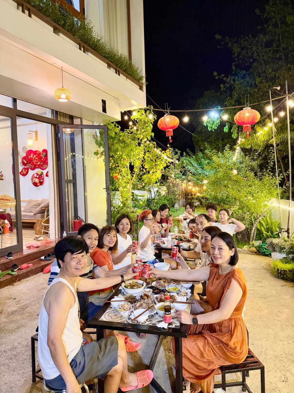 People, BBQ facilities, Garden, Garden, group of guests