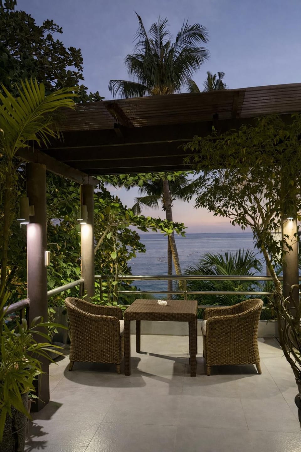 Iwayan Beach Resort Hotel in Panglao