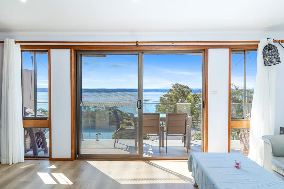 Wallawa Water Views House in Corlette
