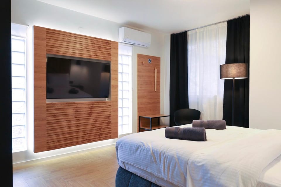 Bed, TV and multimedia, Photo of the whole room, Bedroom, air conditioner