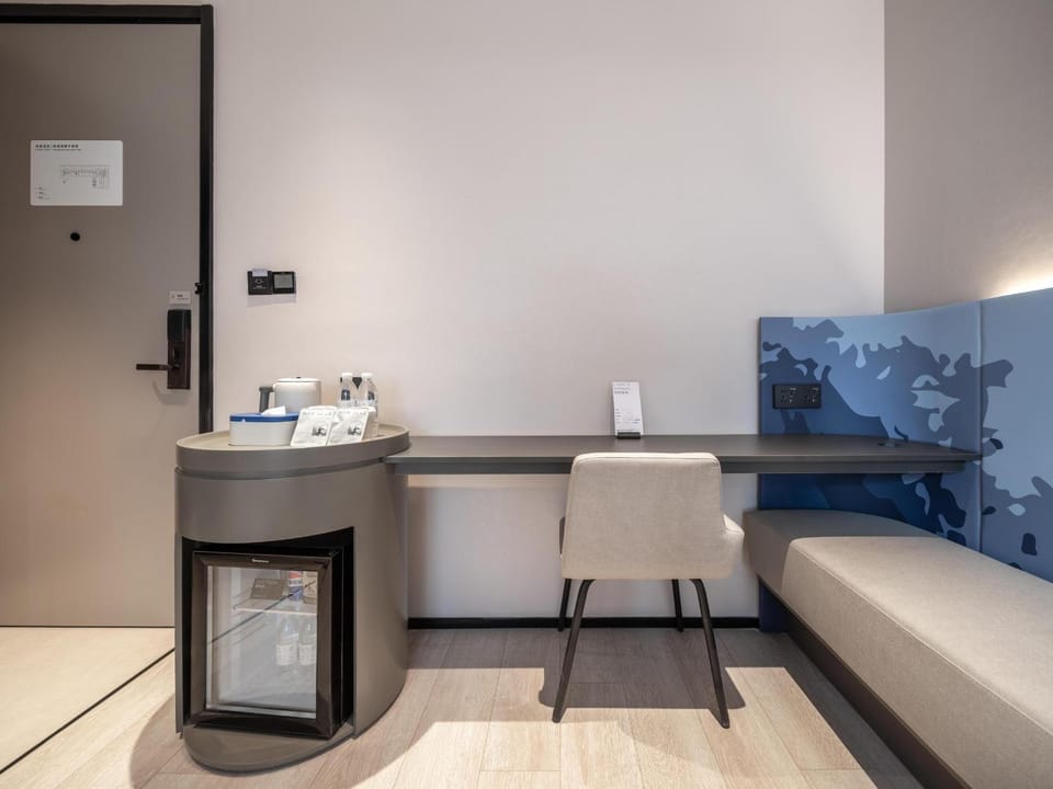 Atour Light Hotel Nanjing Deji Plaza Zhujiang Road Hotel in Nanjing