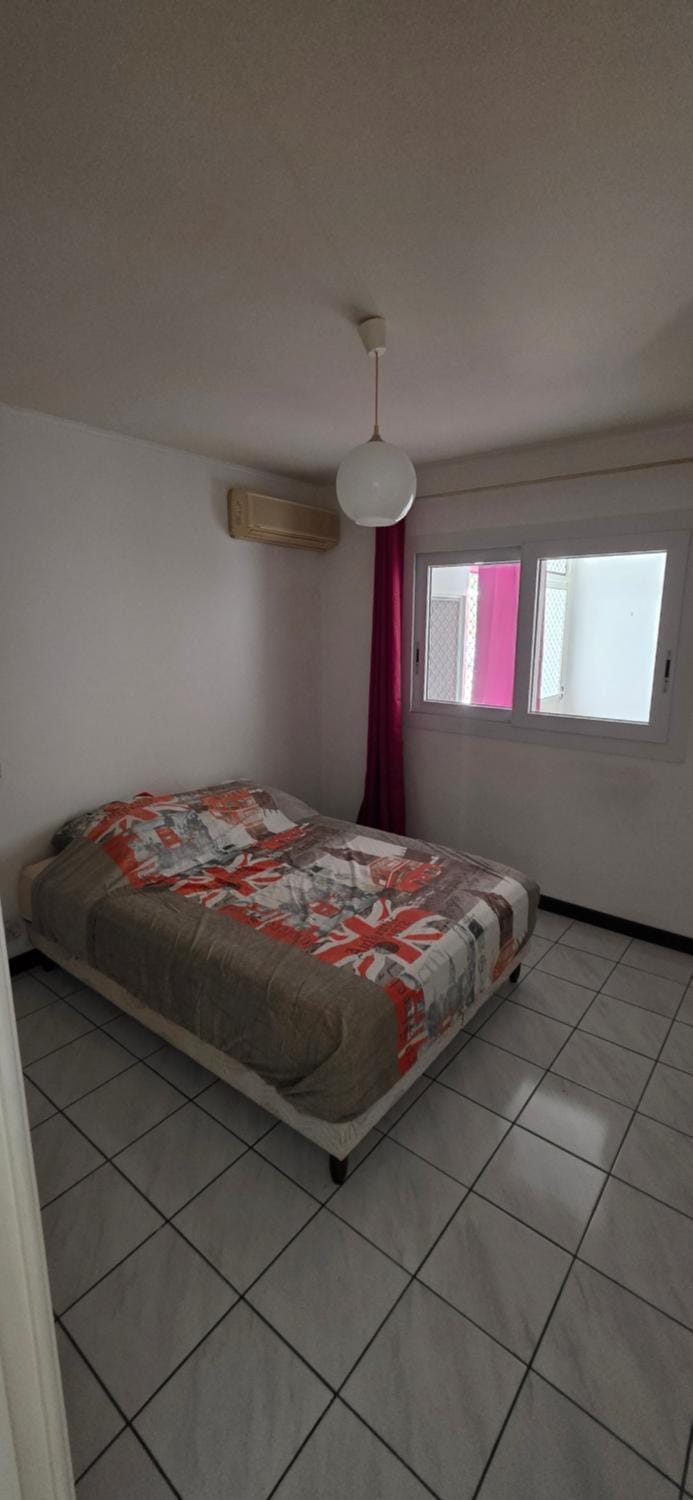 Bed, Bedroom, air conditioner