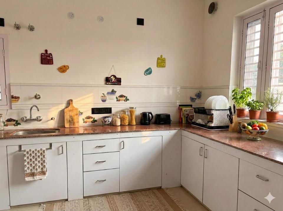 Coffee/tea facilities, Kitchen or kitchenette, Food and drinks, Food, stove, toaster