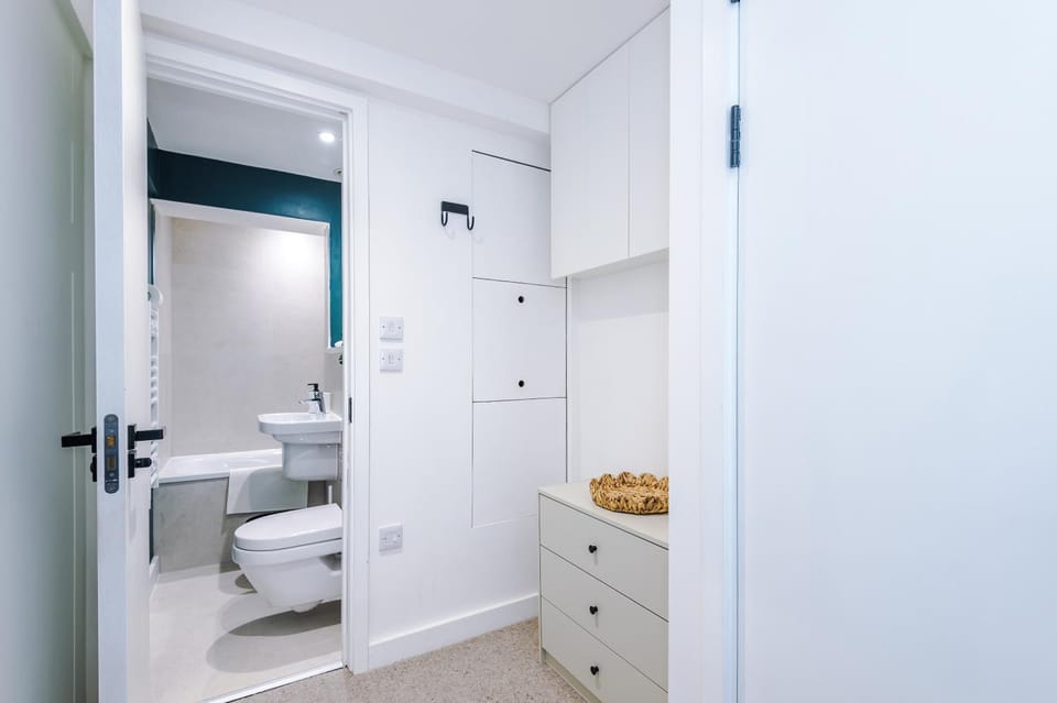 Stylish 2BR Apartment Manchester 3 Baths 6 Guests Apartment in Salford