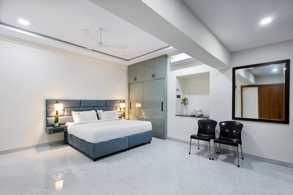 Photo of the whole room, Bedroom
