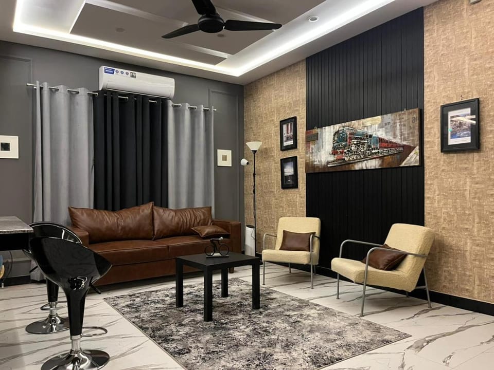 TV and multimedia, Living room, Seating area, air conditioner