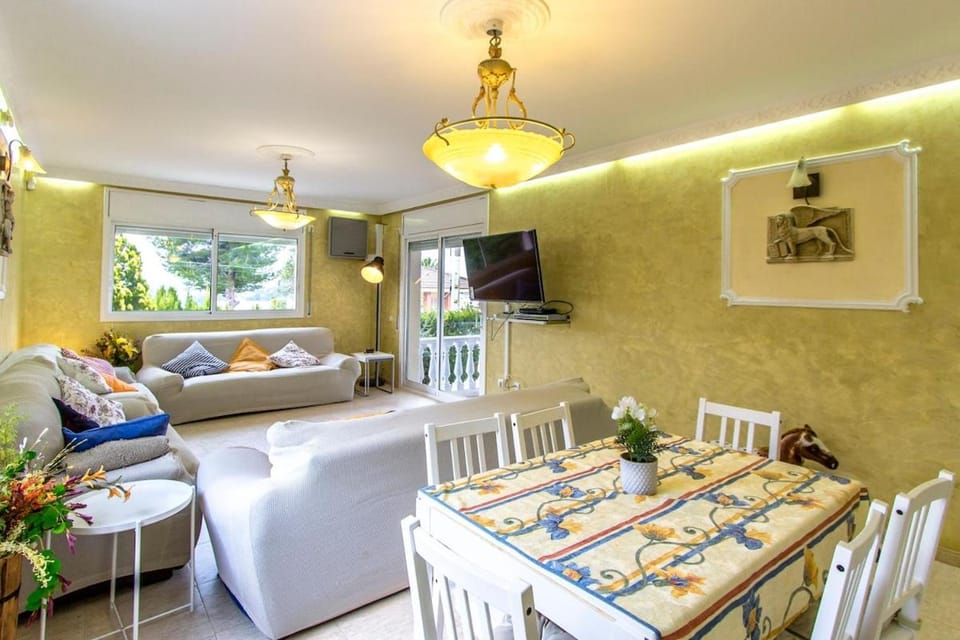 Communal lounge/ TV room, Living room