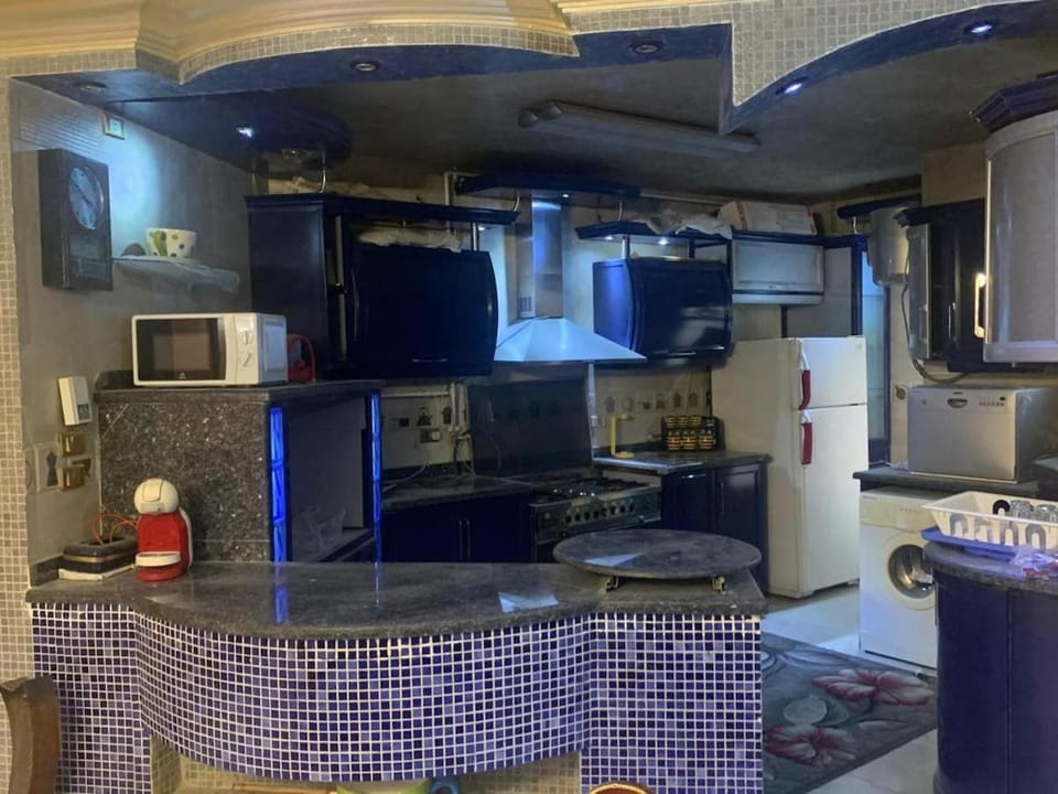 Big apartment in Al Rehab, ac, king bed, wi-fi, free parking Apartment in New Cairo City