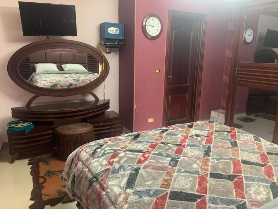 Big apartment in Al Rehab, ac, king bed, wi-fi, free parking Apartment in New Cairo City