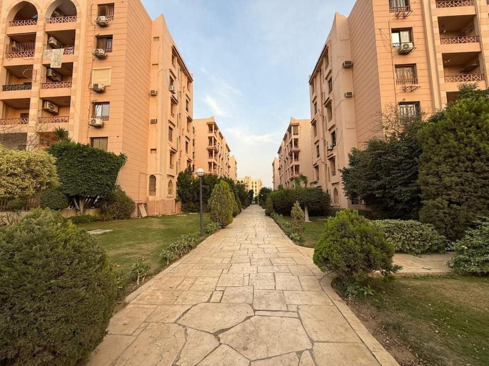 Big apartment in Al Rehab, ac, king bed, wi-fi, free parking Apartment in New Cairo City