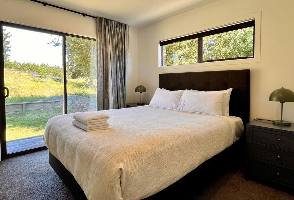 View (from property/room), Bedroom, towels