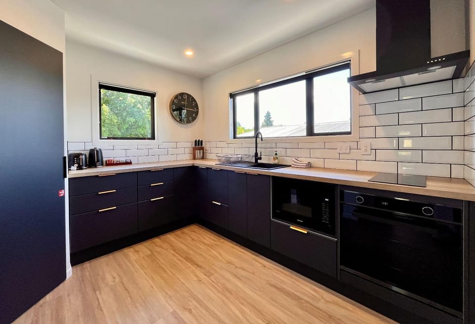 microwave, oven, stove, kitchen