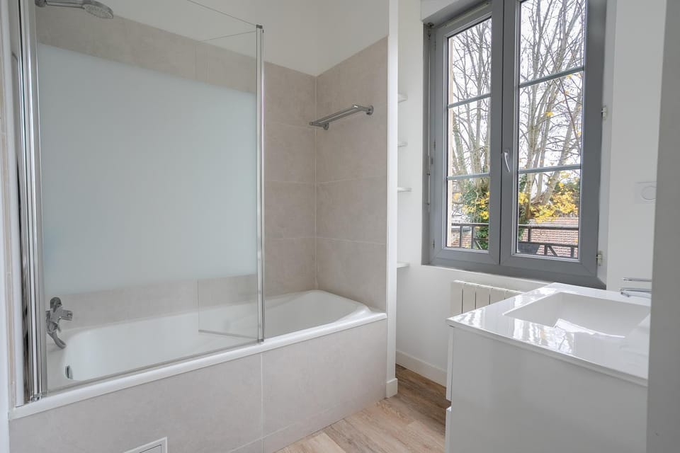 Bathroom, Bath