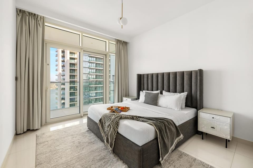 Bed, Living room, Photo of the whole room, Seating area, Bedroom, towels