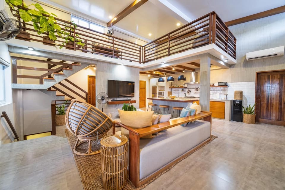Game Room, TV and multimedia, Kitchen or kitchenette, Living room, Dining area, microwave, oven
