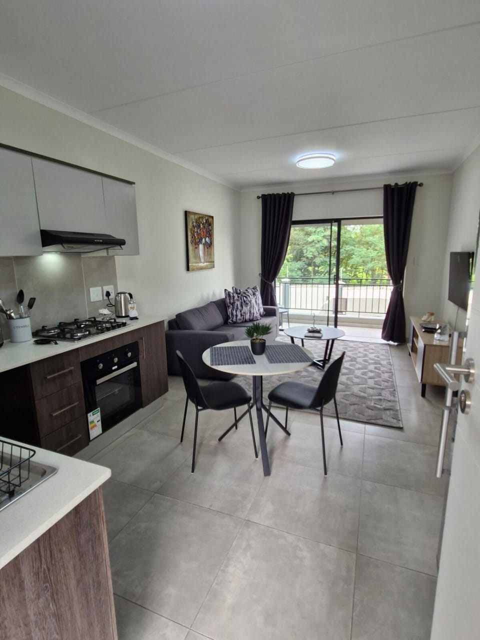 Facade/entrance, Kitchen or kitchenette, Living room, Seating area, Dining area
