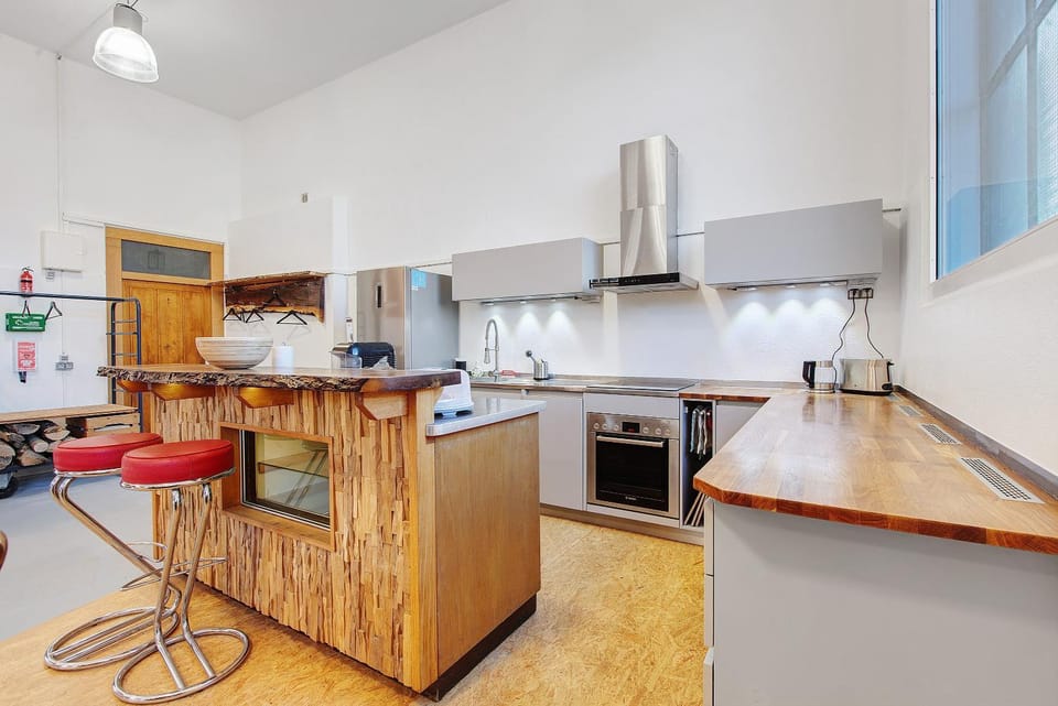 Kitchen or kitchenette, Living room