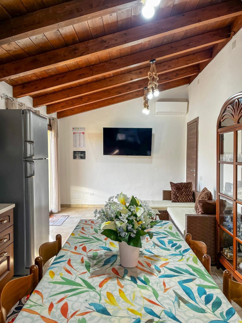 Kitchen or kitchenette, Living room, Dining area