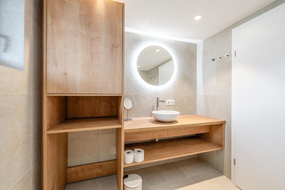 Bathroom, towels