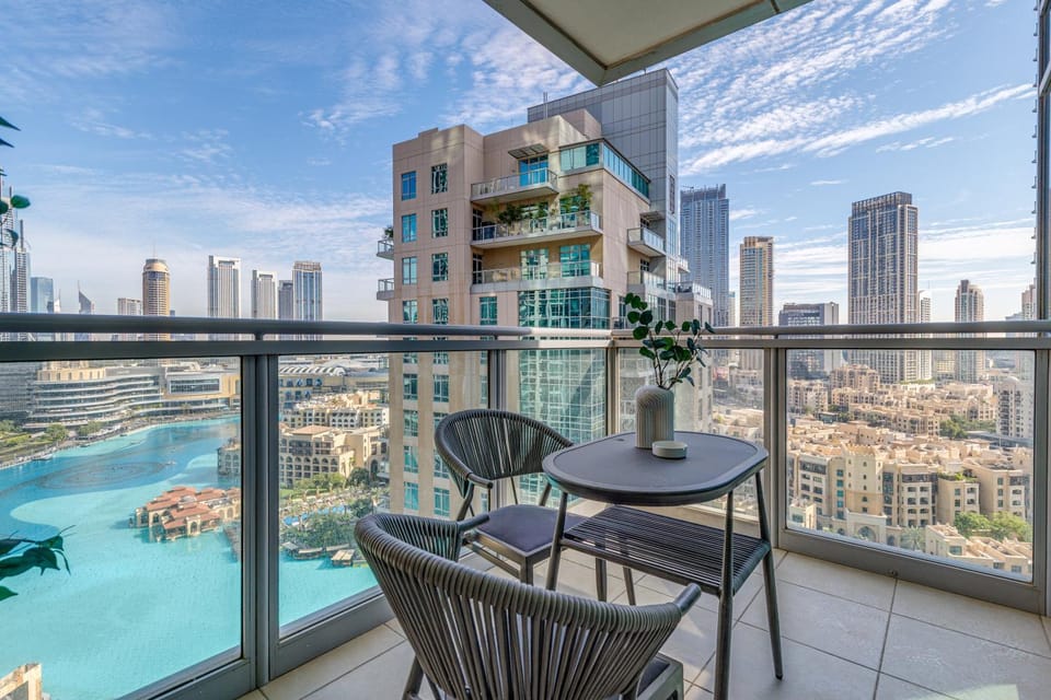Allsopp & Allsopp - Burj Khalifa View 2-Bedroom Apartment in The Residence 5, Downtown Apartment in Dubai