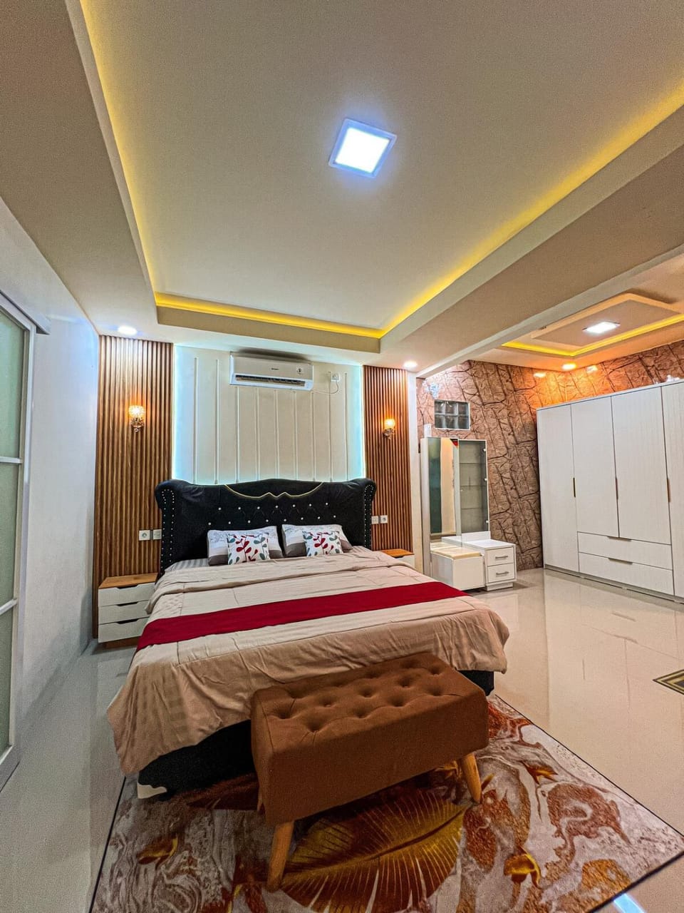Private 5BR Jimbaran House with Pool, up to 12 Pax Villa in Kuta Selatan