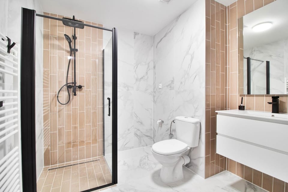 Shower, Toilet, Bathroom