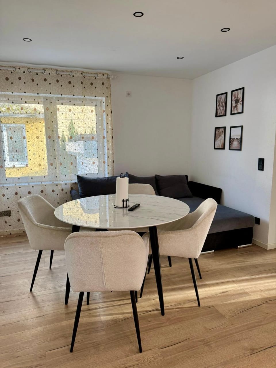 Seating area, Dining area