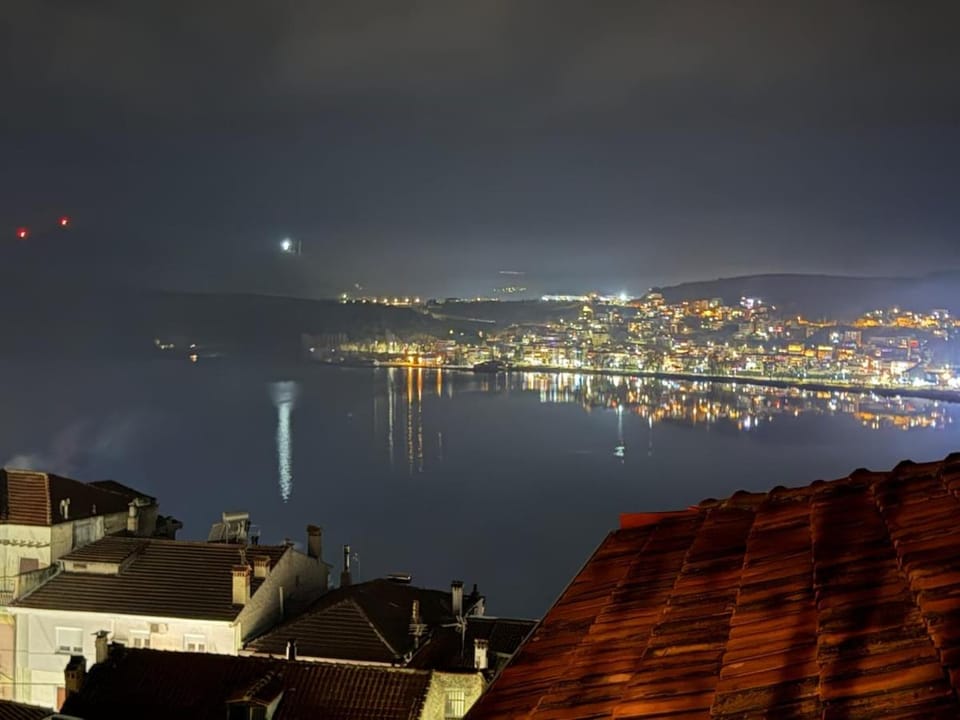 Σοφίτα 40 τμ στο κέντρο της Καστοριάς Apartment in North Macedonia