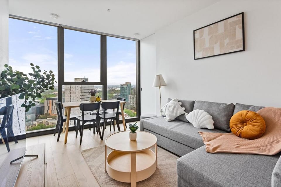 004S ABNB Style City View 2BR With Pool In Southbank, 5 Min Walk To Tram Apartment in Southbank